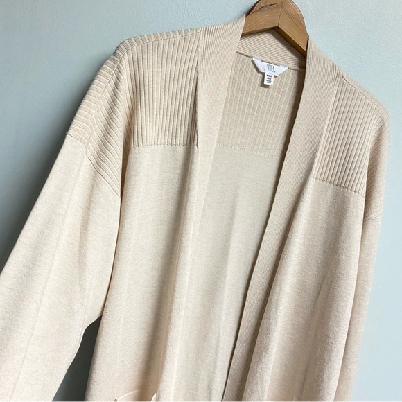 LIKE NEW CARDIGAN SWEATER - XXL - Picture 4 of 8